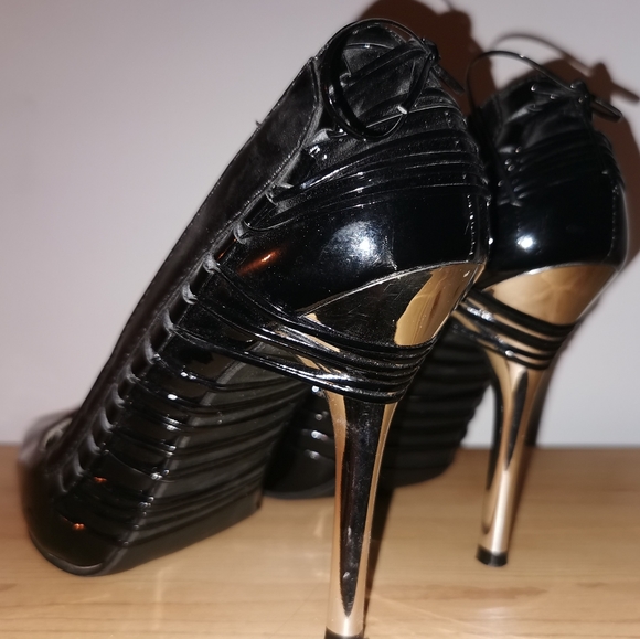 Delicious patent leather pumps with corset detail size. 9 - Picture 2 of 5